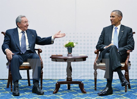 Tổng thống Mỹ Barack Obama và Chủ tịch Cuba Raul castro.